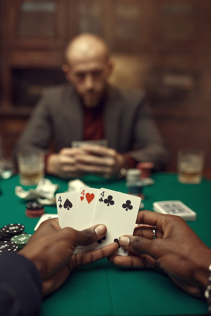 Mobile app interface showing live tables and sports markets